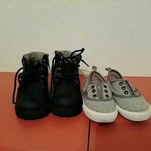 2 Paires toddlers buys shoes size 6 and 6.1/2